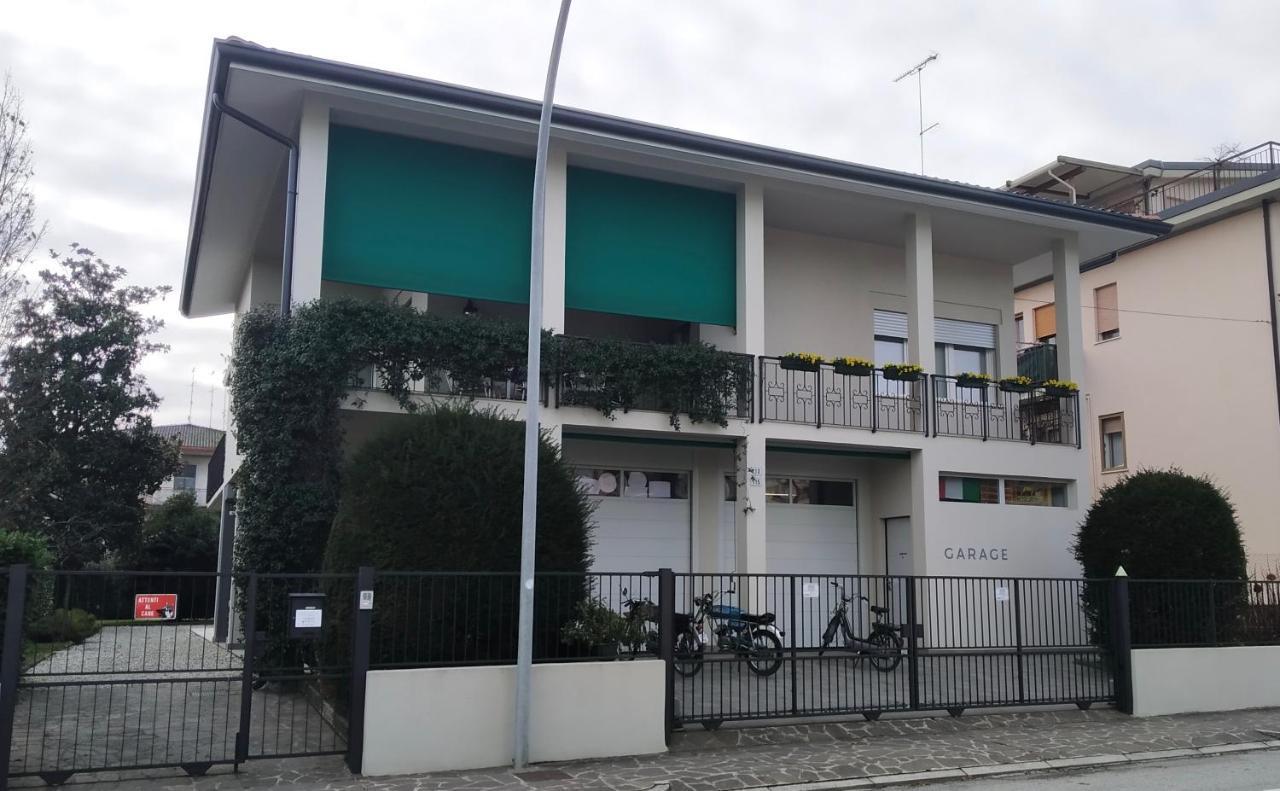 Garage con camere Pieve di Soligo Exterior foto